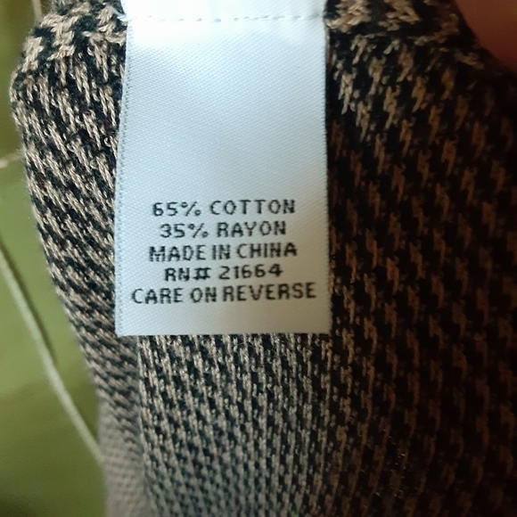 FOXCROFT Long Sleeve Top w/Buttons Down the Back Size Medium - Picture 9 of 11